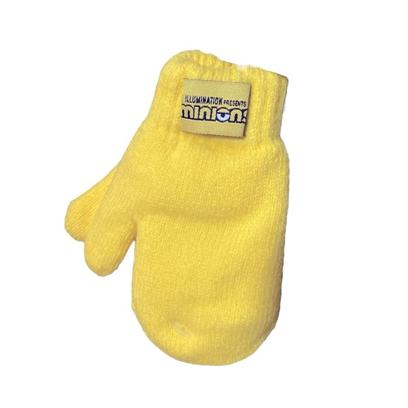 Minions Beanie Hat And Mittens - Picture 3 of 7